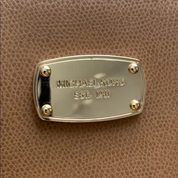 ✨MAJOR SALE✨Michael Kors Purse - Picture 3 of 7